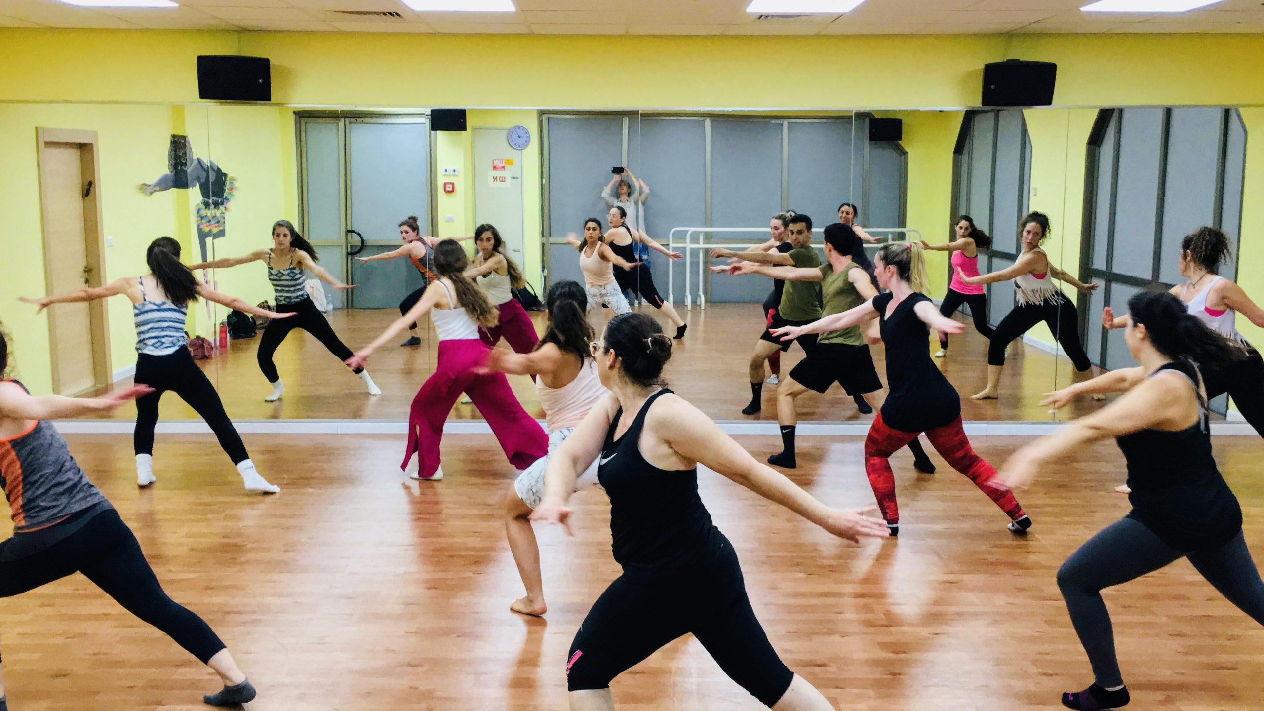״המשמעות של ״ללמוד ריקוד״ היא בעצם דרך להתחבר לגוף שלך״ - שיעור מחול מודרני במרכז